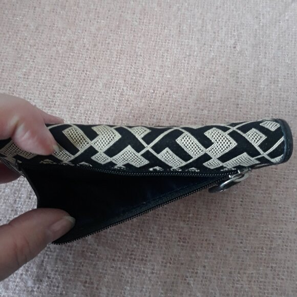 Tommy Hilfiger Tri-fold Wallet with TH Logo, Black and Beige.  NWOT - Picture 5 of 6